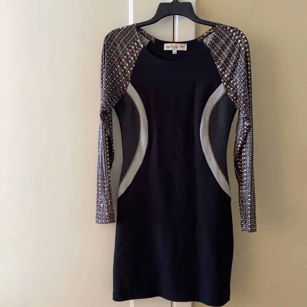 Kathleen Van Der Speck flattering dress.  Comfortable and light.
